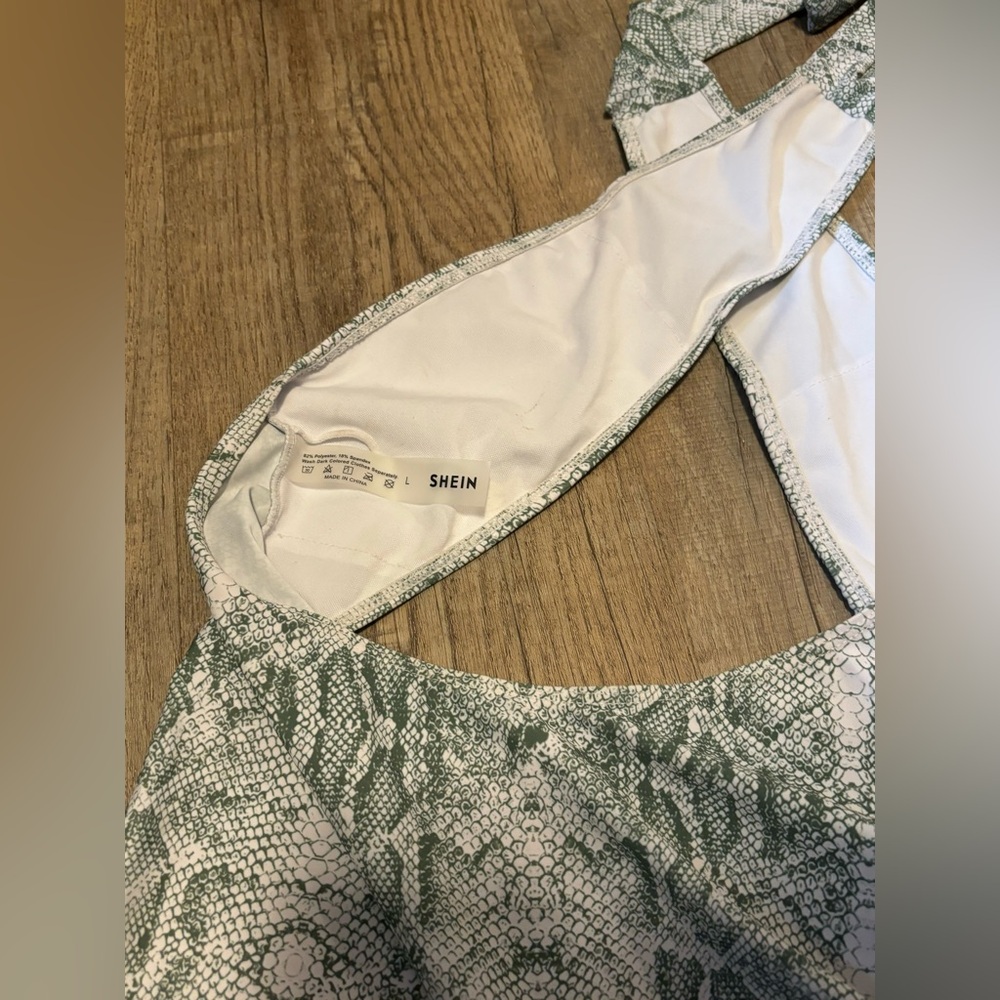 SWIMSUIT - Picture 3 of 4